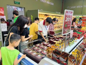 nguoi tieu dung chon mua thit u mat meatdeli tai he thong sieu thi winmart winmartjpg 1750251563225 105409