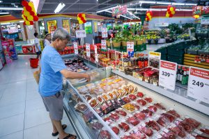 khach hang mua sam tai sieu thi winmart 5 1324