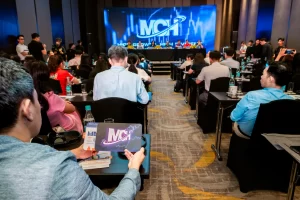 Giải Mã Sức Hút Đặc Biệt Của Cổ Phiếu MCH Khi Chuyển Sàn 3 co dong tham gia su kien roadshow cua mchjpg 1764940668546